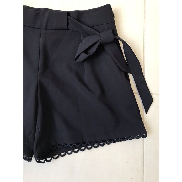 Banana Republic Pleated Shorts Belted Crochet Hem - Picture 2 of 8